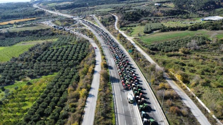 Σέρρες: Ώρα αποφάσεων για τους αγρότες στο μπλόκο των Κερδυλίων