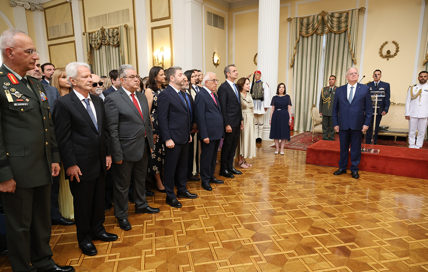 52 Χρόνια Δημοκρατίας: Να τελειώνουμε με τον τυχοδιωκτισμό της πολιτικής βιτρίνας - Γράφει ο Πασχάλης Θ. Τόσιος